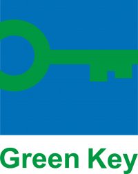 Vihreä avainlogo sinisellä pohjalla, teksti Green Key.