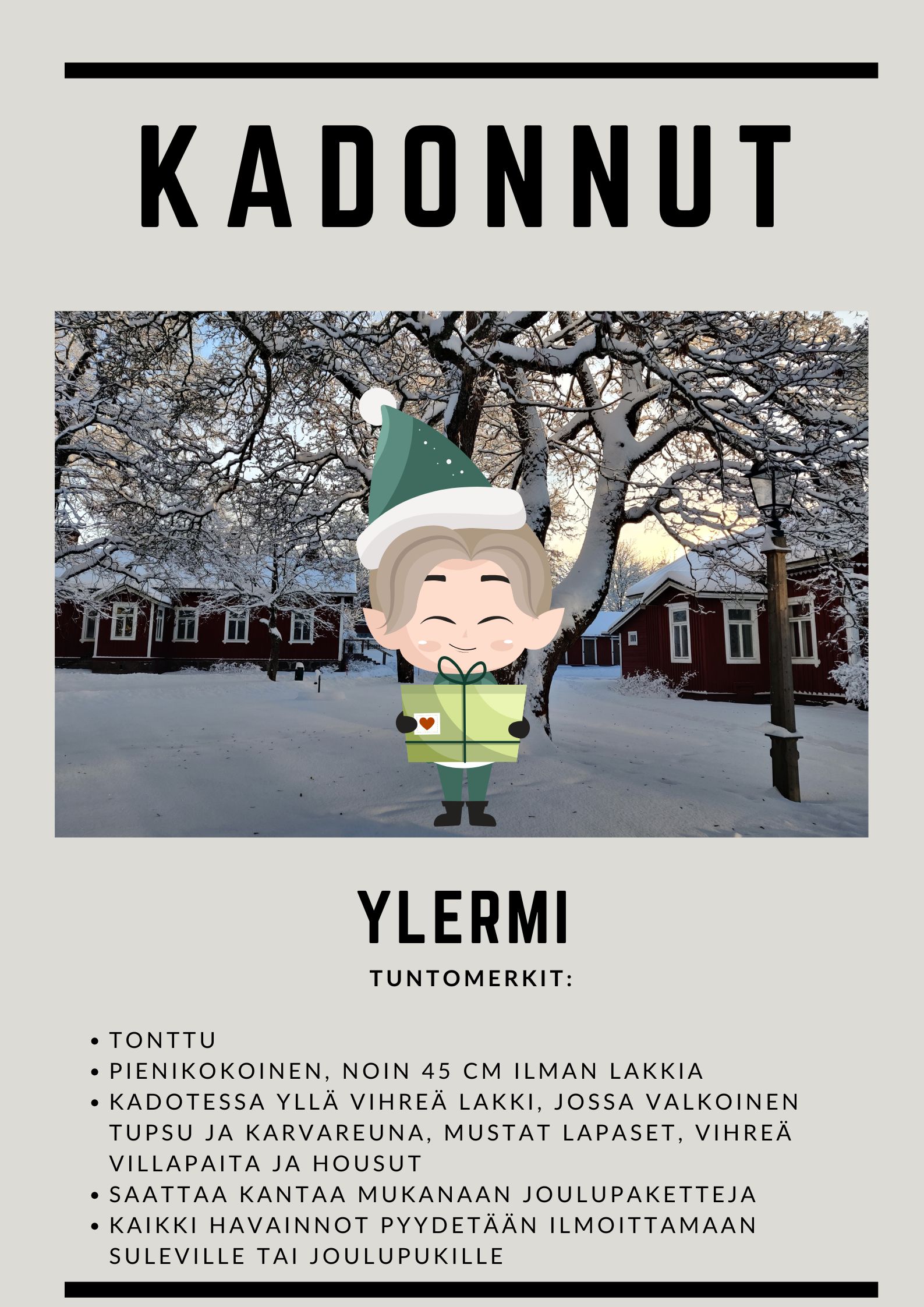 Junatonttu Ylermi pitelee käsissään joulupakettia ja seisoo Rautatiemuseon lumisessa puistossa.