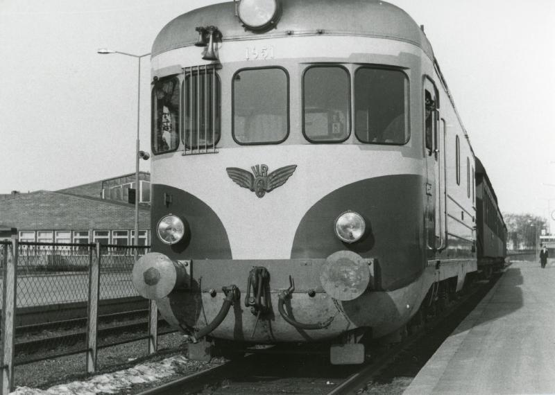 Veturi rautatieaseman laiturissa.