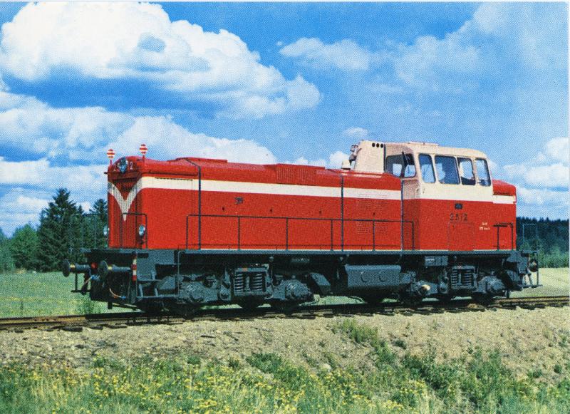 Veturi kesäisessä maisemassa.