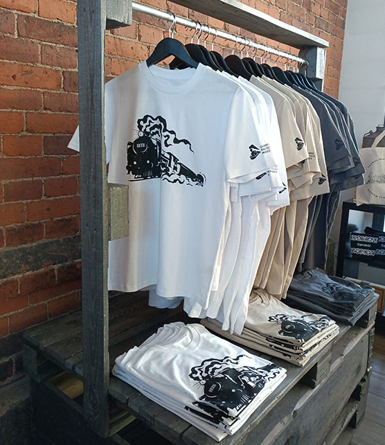 Vastuullisia t-paitoja nyt museokaupassa